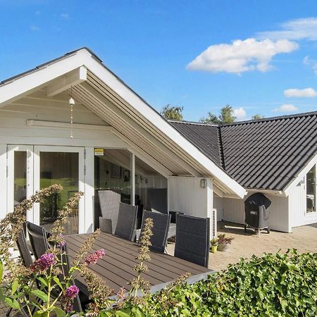 8 Person Holiday Home In Hejls Eksteriør bilde