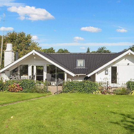 8 Person Holiday Home In Hejls Eksteriør bilde