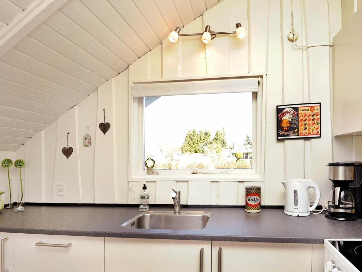 8 Person Holiday Home In Hejls Rom bilde
